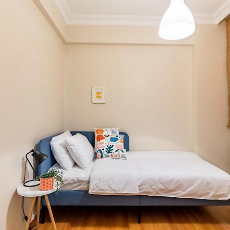 Colorful Apartment Near Popular Attractions In Sisli Истанбул Екстериор снимка
