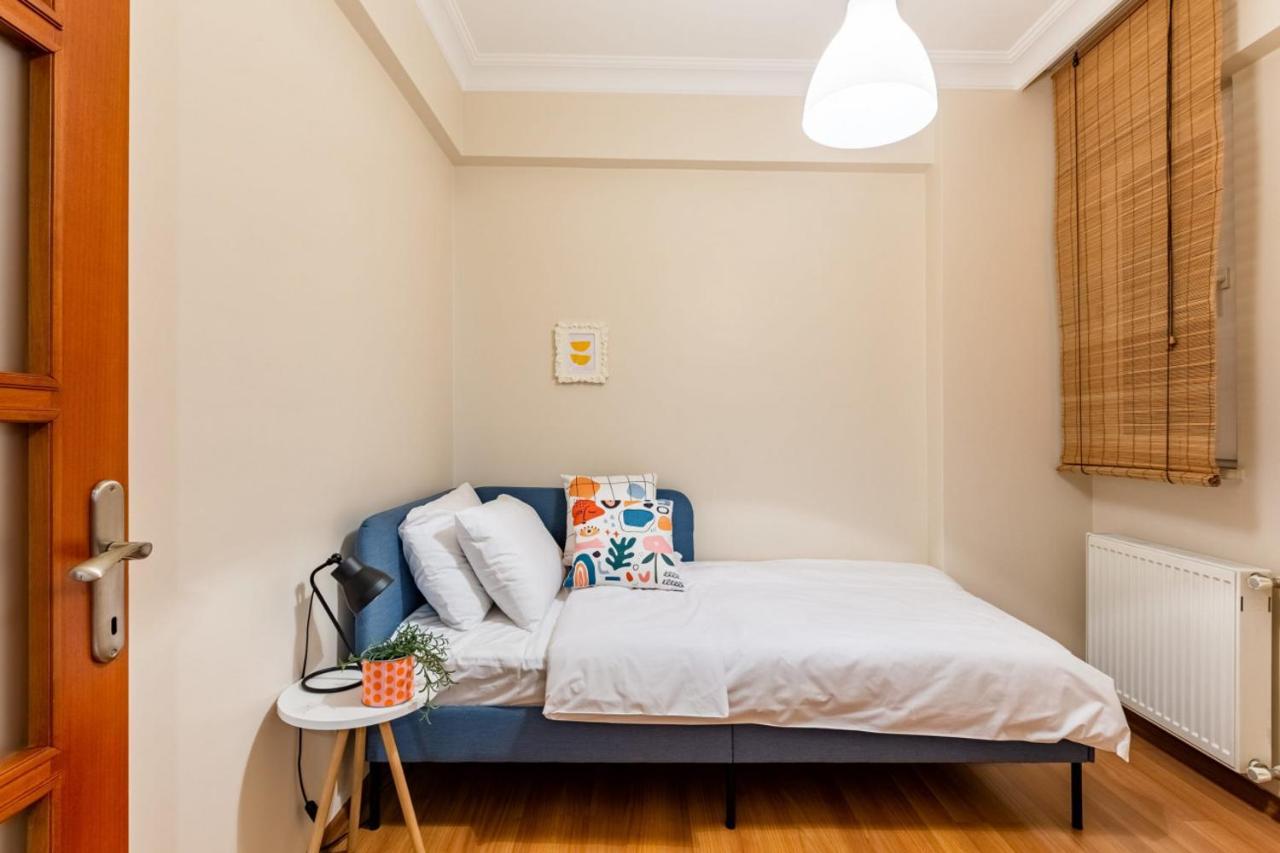 Colorful Apartment Near Popular Attractions In Sisli Истанбул Екстериор снимка
