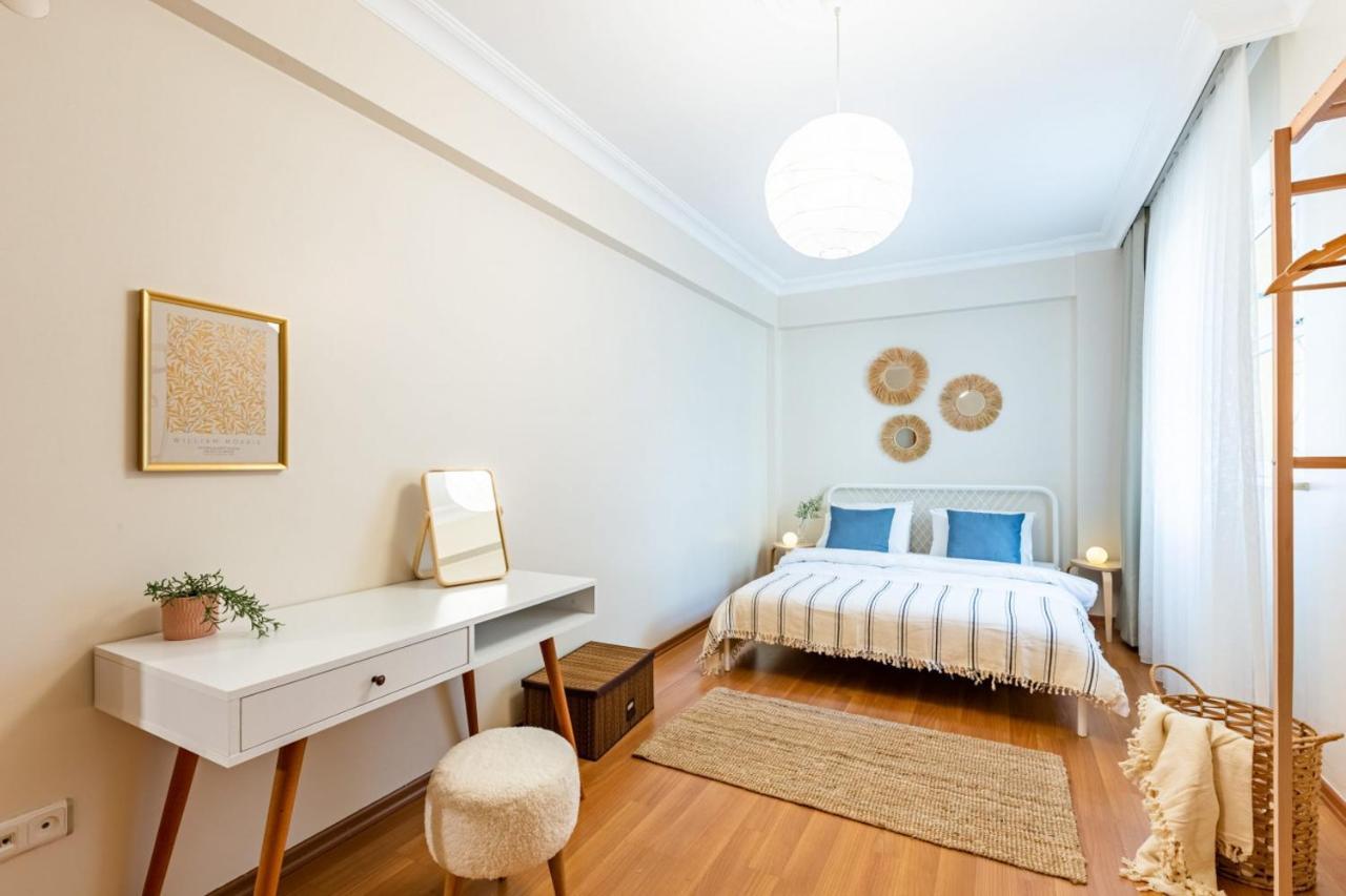 Colorful Apartment Near Popular Attractions In Sisli Истанбул Екстериор снимка