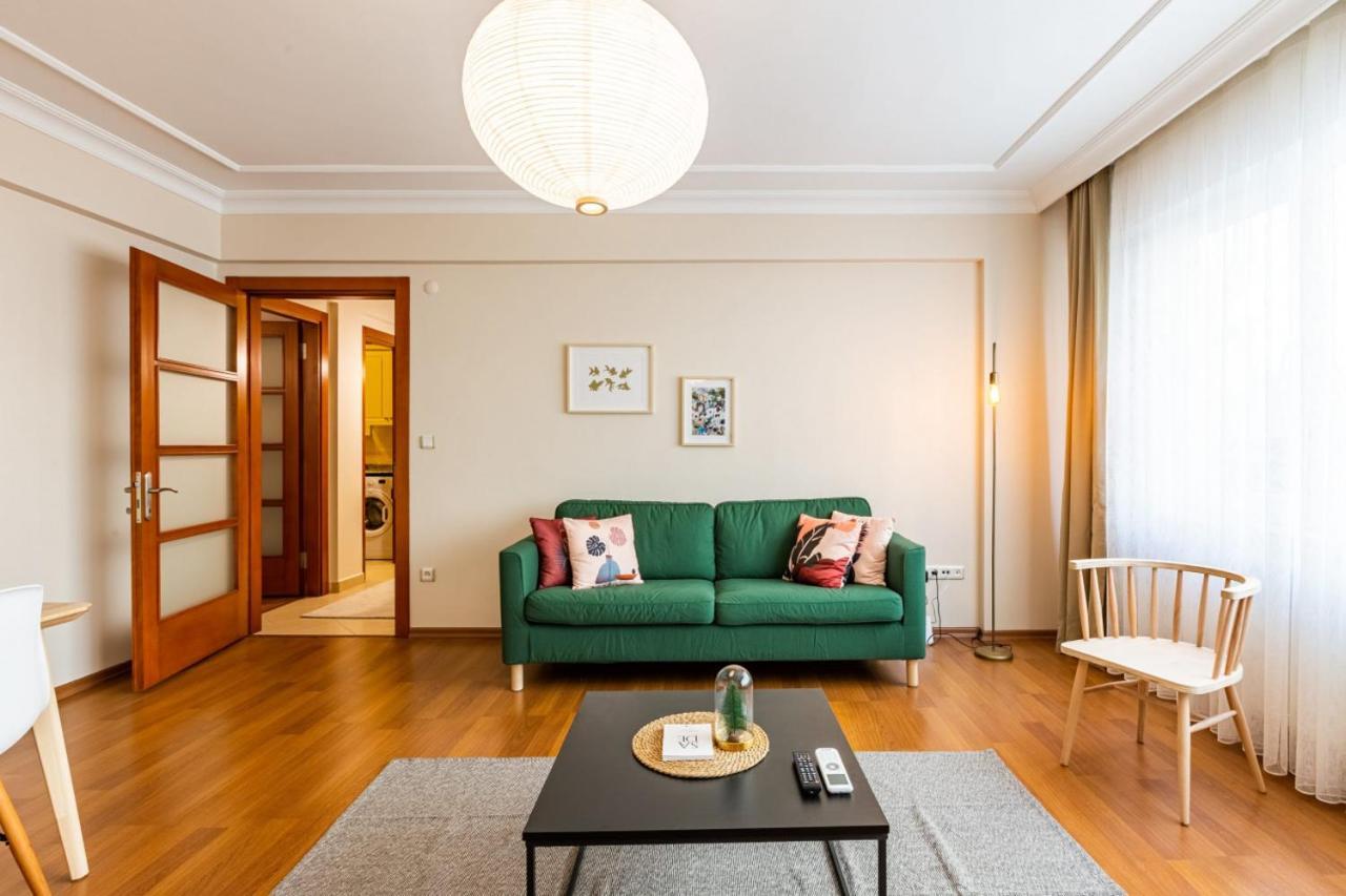 Colorful Apartment Near Popular Attractions In Sisli Истанбул Екстериор снимка