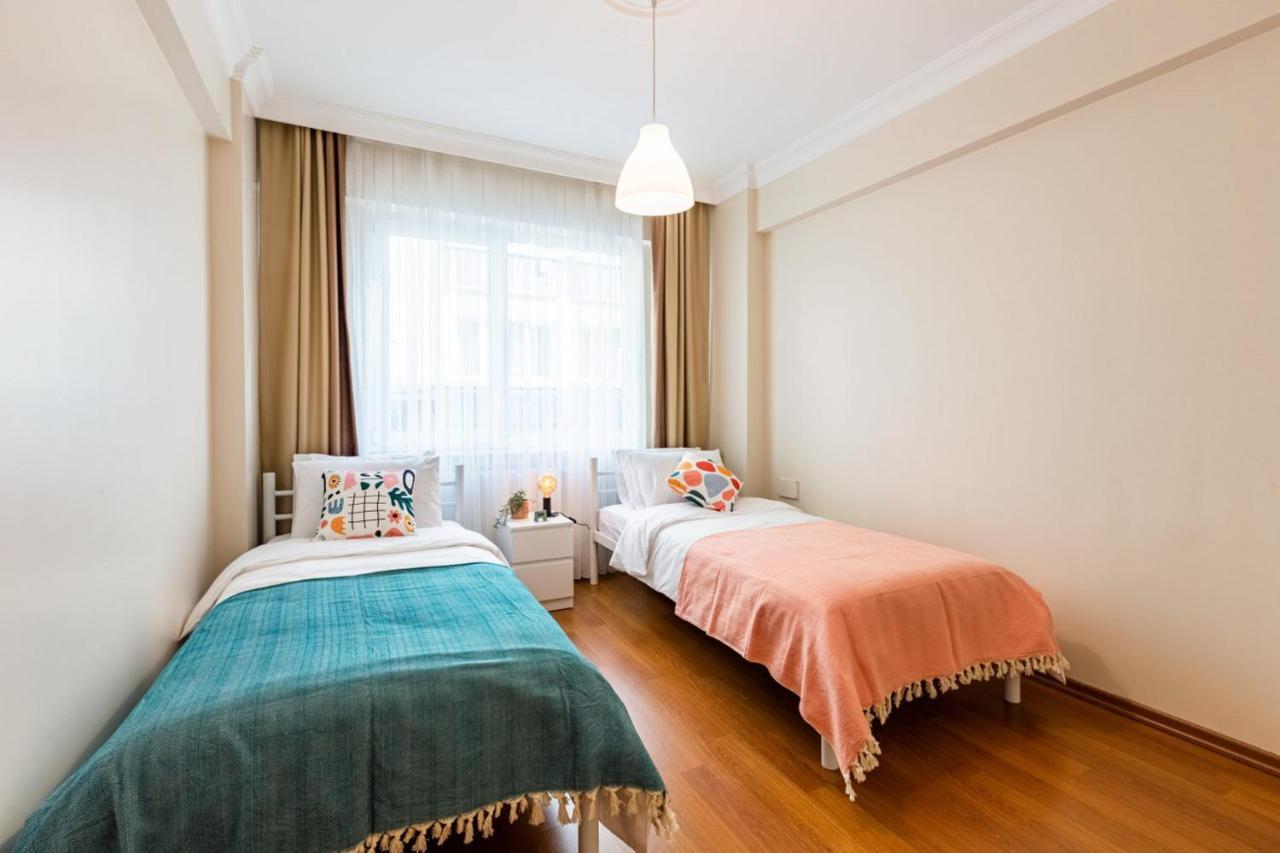 Colorful Apartment Near Popular Attractions In Sisli Истанбул Екстериор снимка