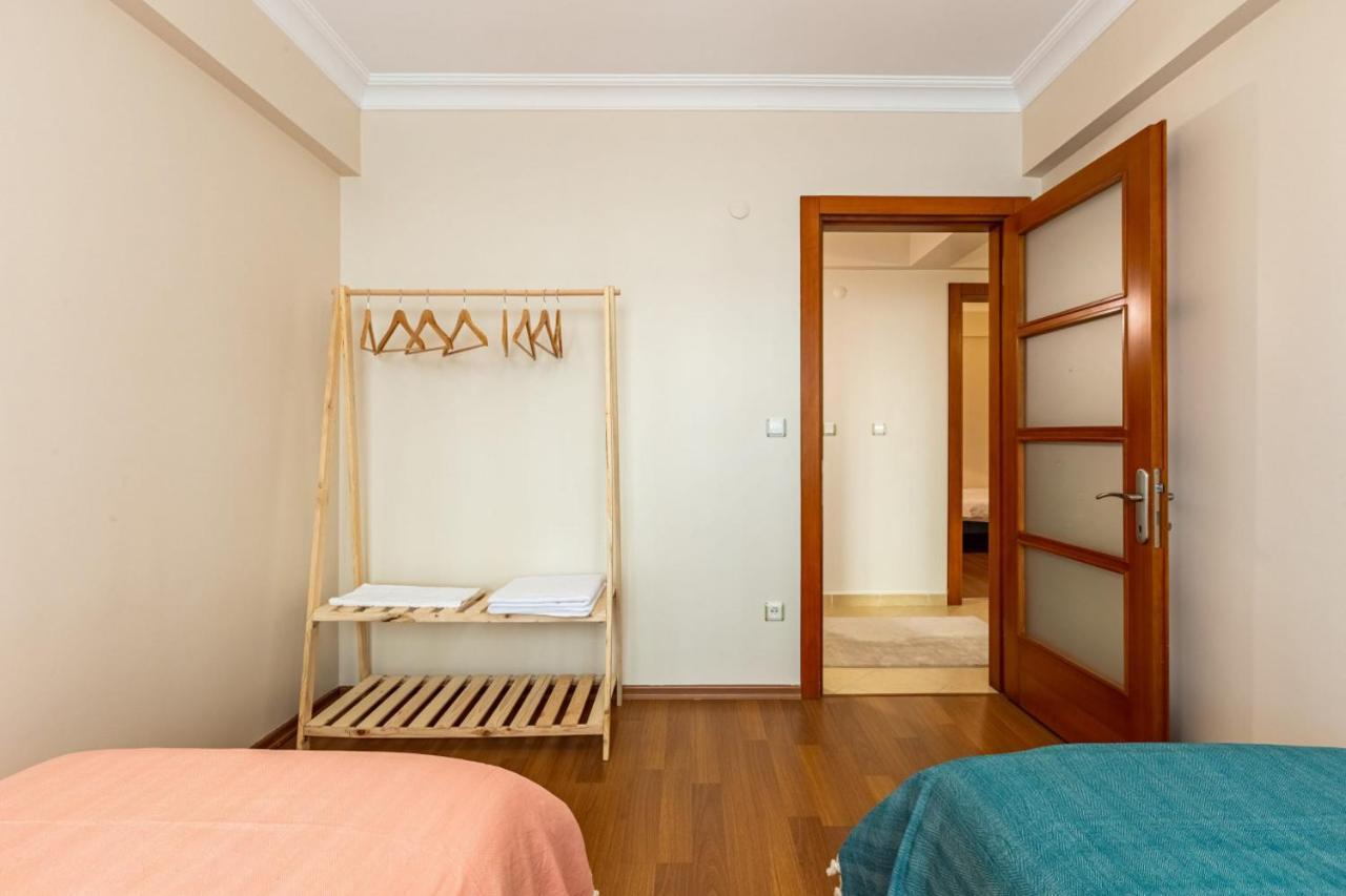 Colorful Apartment Near Popular Attractions In Sisli Истанбул Екстериор снимка